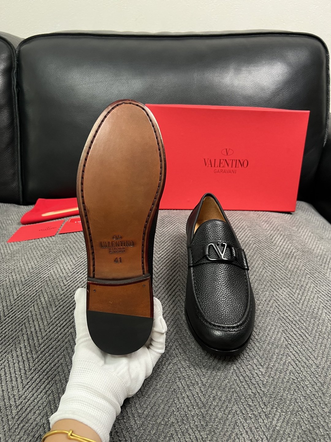 VALENTINO  高品质  顶级工艺品  华伦天奴，皮鞋专柜同步，鞋面意大利进口，高品质复杂工艺品，进口牛皮里垫柔软