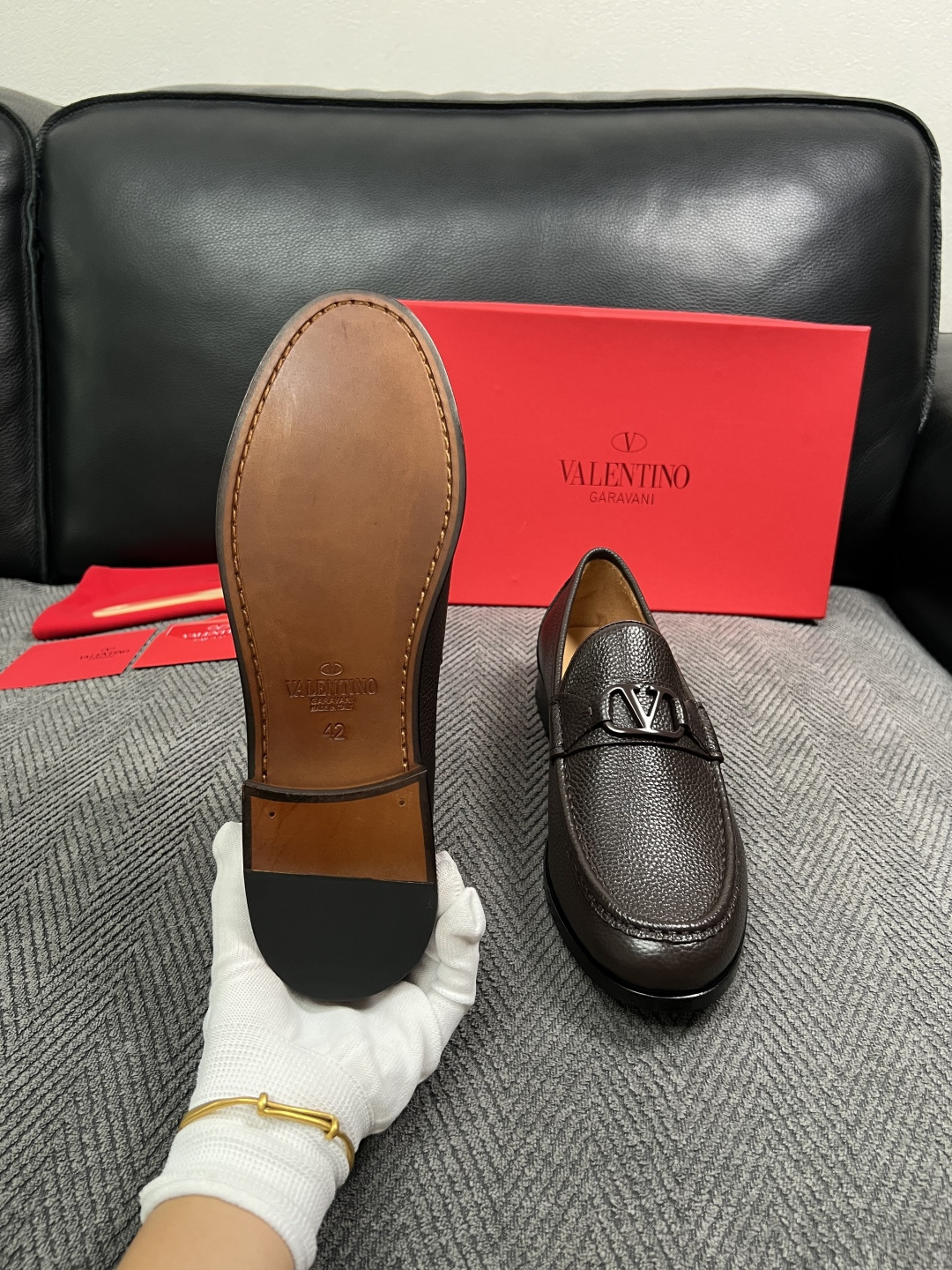 VALENTINO  高品质  顶级工艺品  华伦天奴，皮鞋专柜同步，鞋面意大利进口，高品质复杂工艺品，进口牛皮里垫柔软