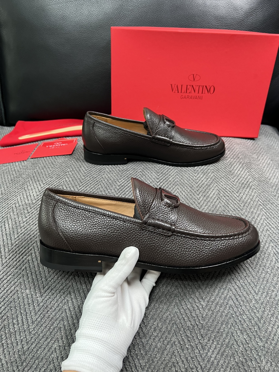 VALENTINO  高品质  顶级工艺品  华伦天奴，皮鞋专柜同步，鞋面意大利进口，高品质复杂工艺品，进口牛皮里垫柔软
