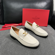 VALENTINO 高品质 顶级工艺品 华伦天奴,皮鞋专柜同步,鞋面意大利进口,高品质复杂工艺品,进口牛皮里垫柔软 VALENTINO 高品质 顶级工艺品 华伦天奴,皮鞋专柜同步,鞋面意大利进口,高品质复杂工艺品,进口牛皮里垫柔软