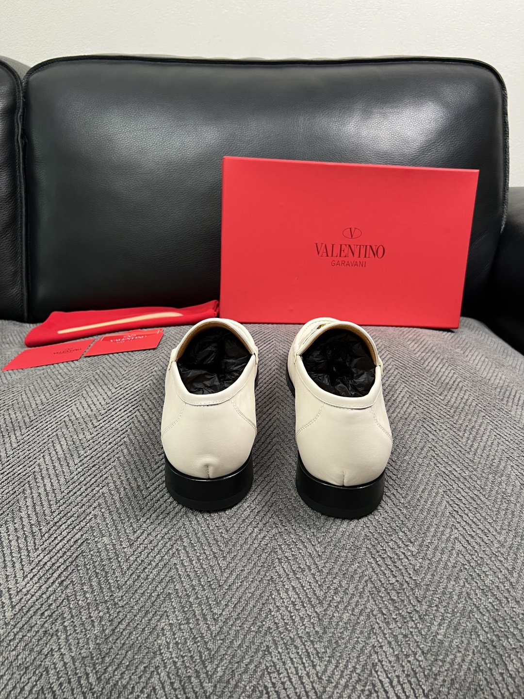 VALENTINO  高品质  顶级工艺品  华伦天奴，皮鞋专柜同步，鞋面意大利进口，高品质复杂工艺品，进口牛皮里垫柔软