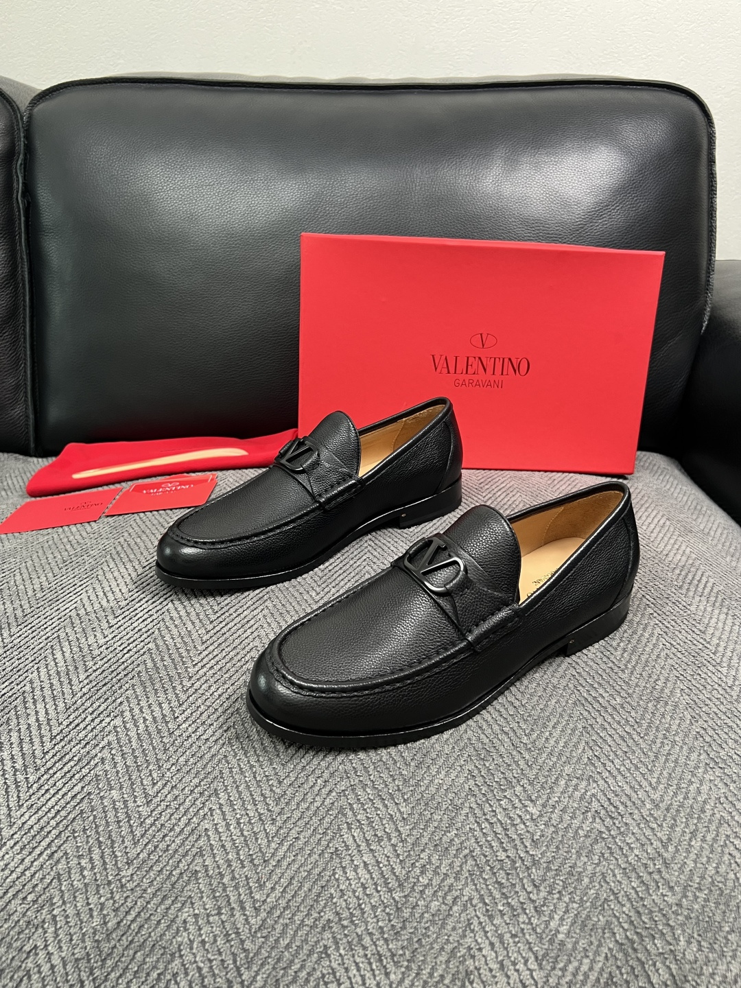 VALENTINO  高品质  顶级工艺品  华伦天奴，皮鞋专柜同步，鞋面意大利进口，高品质复杂工艺品，进口牛皮里垫柔软