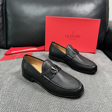 VALENTINO 高品质 顶级工艺品 华伦天奴,皮鞋专柜同步,鞋面意大利进口,高品质复杂工艺品,进口牛皮里垫柔软 VALENTINO 高品质 顶级工艺品 华伦天奴,皮鞋专柜同步,鞋面意大利进口,高品质复杂工艺品,进口牛皮里垫柔软