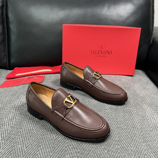 VALENTINO 高品质 顶级工艺品 华伦天奴,皮鞋专柜同步,鞋面意大利进口,高品质复杂工艺品,进口牛皮里垫柔软 VALENTINO 高品质 顶级工艺品 华伦天奴,皮鞋专柜同步,鞋面意大利进口,高品质复杂工艺品,进口牛皮里垫柔软