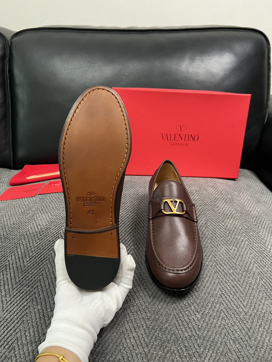 VALENTINO  高品质  顶级工艺品  华伦天奴，皮鞋专柜同步，鞋面意大利进口，高品质复杂工艺品，进口牛皮里垫柔软