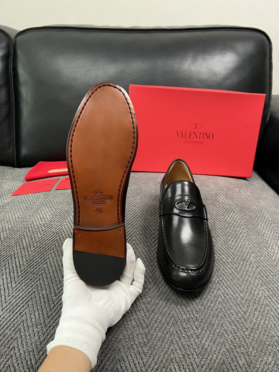 VALENTINO  高品质  顶级工艺品  华伦天奴，皮鞋专柜同步，鞋面意大利进口，高品质复杂工艺品，进口牛皮里垫柔软