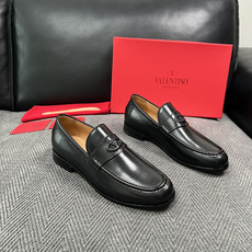 VALENTINO 高品质 顶级工艺品 华伦天奴,皮鞋专柜同步,鞋面意大利进口,高品质复杂工艺品,进口牛皮里垫柔软 VALENTINO 高品质 顶级工艺品 华伦天奴,皮鞋专柜同步,鞋面意大利进口,高品质复杂工艺品,进口牛皮里垫柔软