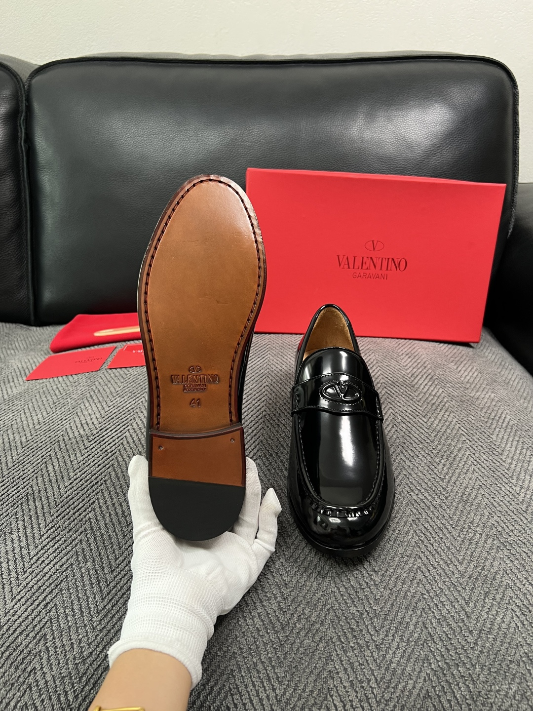 VALENTINO  高品质  顶级工艺品  华伦天奴，皮鞋专柜同步，鞋面意大利进口，高品质复杂工艺品，进口牛皮里垫柔软