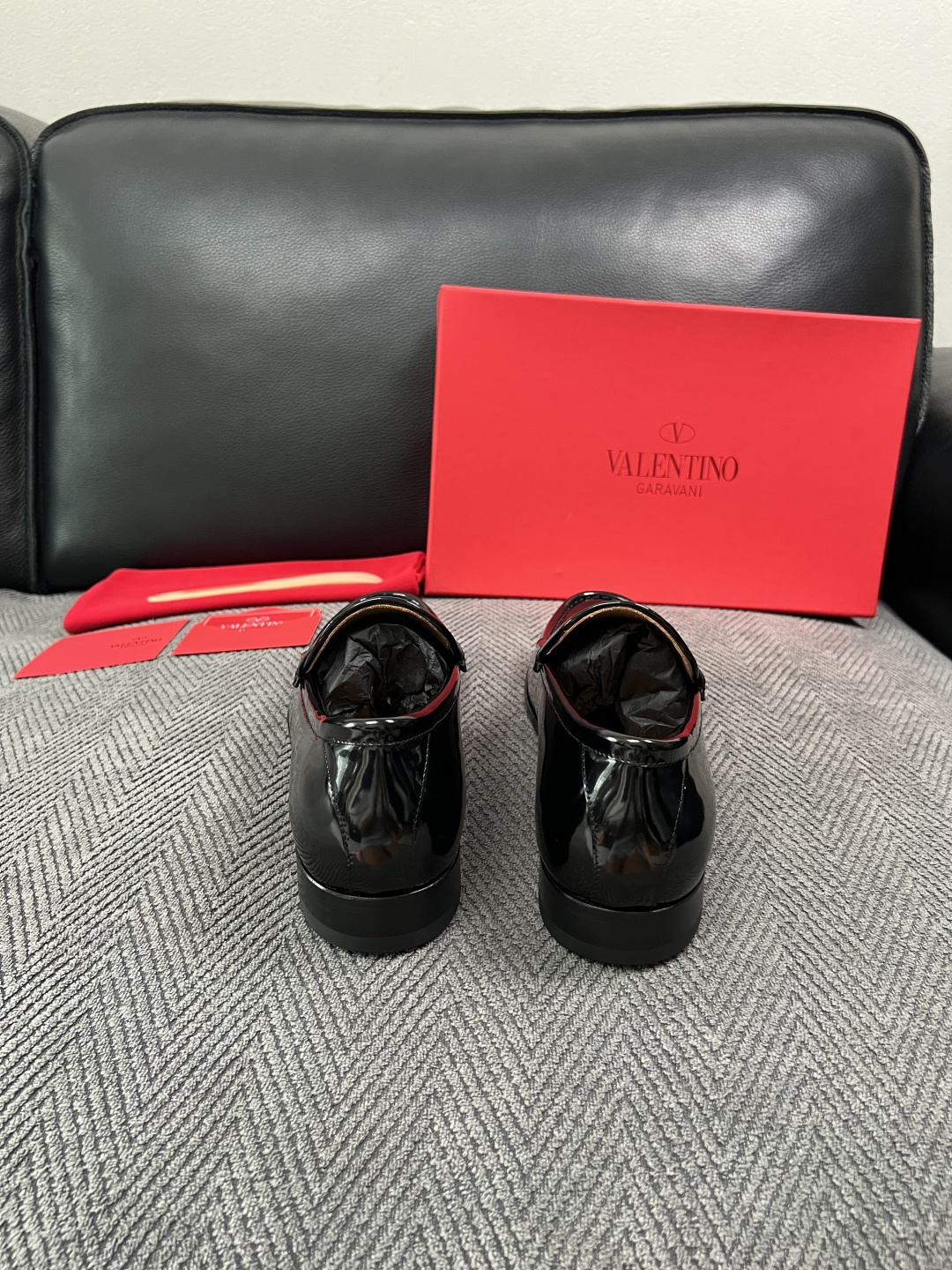VALENTINO  高品质  顶级工艺品  华伦天奴，皮鞋专柜同步，鞋面意大利进口，高品质复杂工艺品，进口牛皮里垫柔软