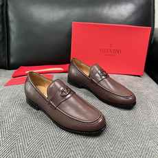 VALENTINO 高品质 顶级工艺品 华伦天奴,皮鞋专柜同步,鞋面意大利进口,高品质复杂工艺品,进口牛皮里垫柔软 VALENTINO 高品质 顶级工艺品 华伦天奴,皮鞋专柜同步,鞋面意大利进口,高品质复杂工艺品,进口牛皮里垫柔软