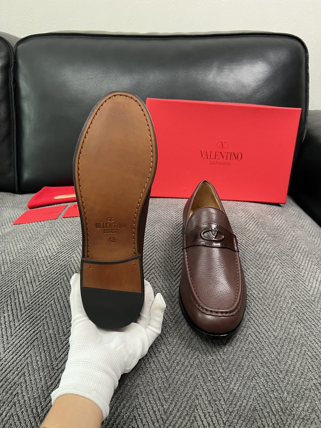 VALENTINO  高品质  顶级工艺品  华伦天奴，皮鞋专柜同步，鞋面意大利进口，高品质复杂工艺品，进口牛皮里垫柔软