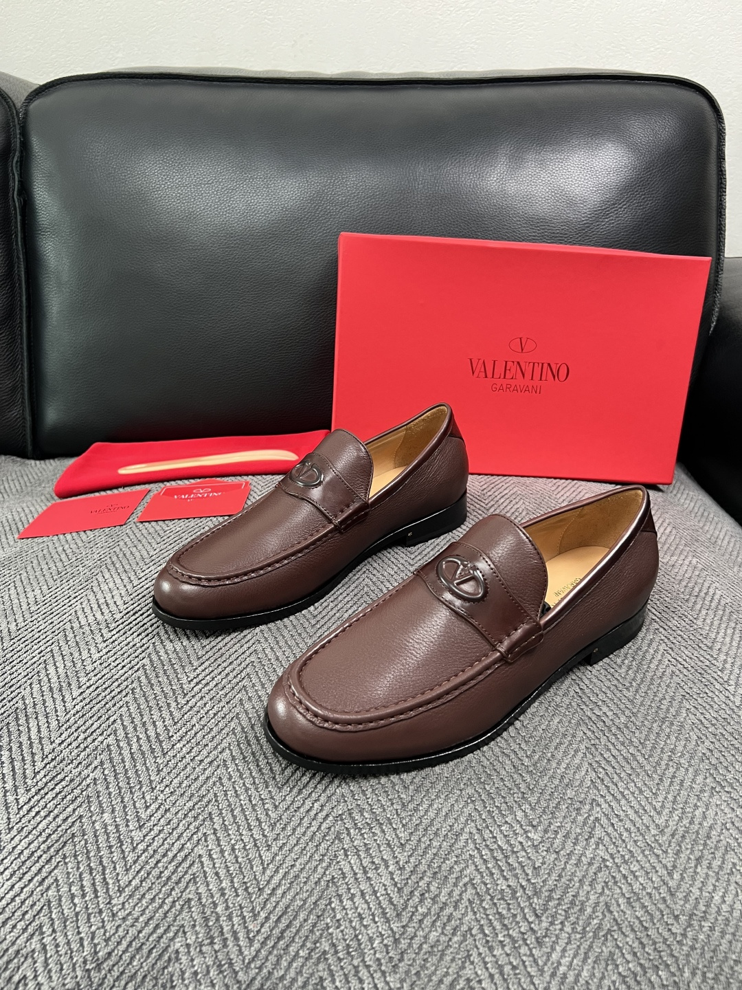 VALENTINO  高品质  顶级工艺品  华伦天奴，皮鞋专柜同步，鞋面意大利进口，高品质复杂工艺品，进口牛皮里垫柔软