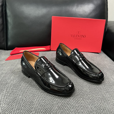 VALENTINO 高品质 顶级工艺品 华伦天奴,皮鞋专柜同步,鞋面意大利进口,高品质复杂工艺品,进口牛皮里垫柔软 VALENTINO 高品质 顶级工艺品 华伦天奴,皮鞋专柜同步,鞋面意大利进口,高品质复杂工艺品,进口牛皮里垫柔软