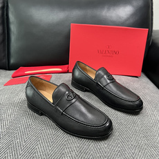 VALENTINO 高品质 顶级工艺品 华伦天奴,皮鞋专柜同步,鞋面意大利进口,高品质复杂工艺品,进口牛皮里垫柔软 VALENTINO 高品质 顶级工艺品 华伦天奴,皮鞋专柜同步,鞋面意大利进口,高品质复杂工艺品,进口牛皮里垫柔软