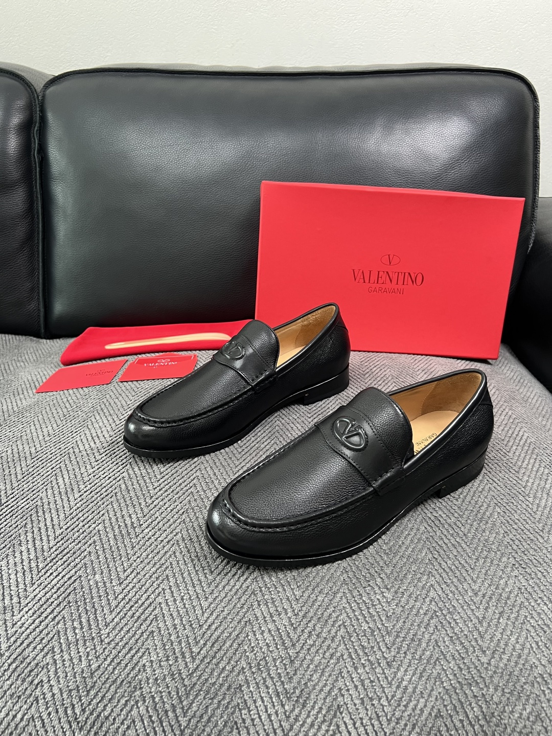VALENTINO  高品质  顶级工艺品  华伦天奴，皮鞋专柜同步，鞋面意大利进口，高品质复杂工艺品，进口牛皮里垫柔软
