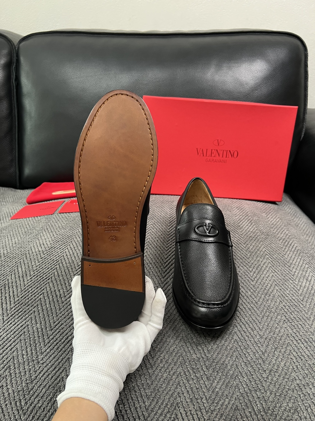 VALENTINO  高品质  顶级工艺品  华伦天奴，皮鞋专柜同步，鞋面意大利进口，高品质复杂工艺品，进口牛皮里垫柔软