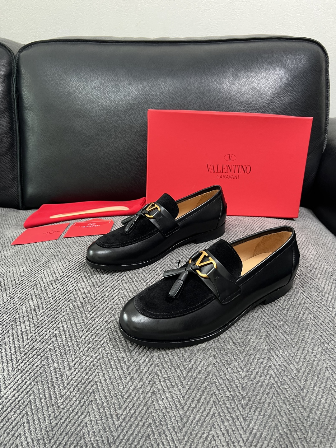 VALENTINO  高品质  顶级工艺品  华伦天奴，皮鞋专柜同步，鞋面意大利进口，高品质复杂工艺品，进口牛皮里垫柔软