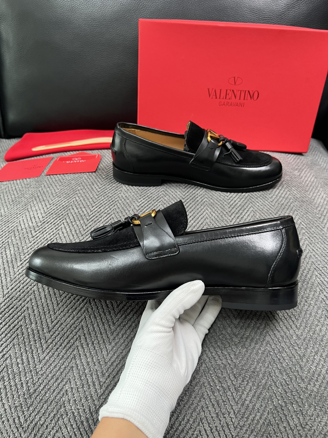 VALENTINO  高品质  顶级工艺品  华伦天奴，皮鞋专柜同步，鞋面意大利进口，高品质复杂工艺品，进口牛皮里垫柔软