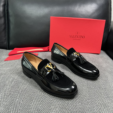 VALENTINO 高品质 顶级工艺品 华伦天奴,皮鞋专柜同步,鞋面意大利进口,高品质复杂工艺品,进口牛皮里垫柔软 VALENTINO 高品质 顶级工艺品 华伦天奴,皮鞋专柜同步,鞋面意大利进口,高品质复杂工艺品,进口牛皮里垫柔软