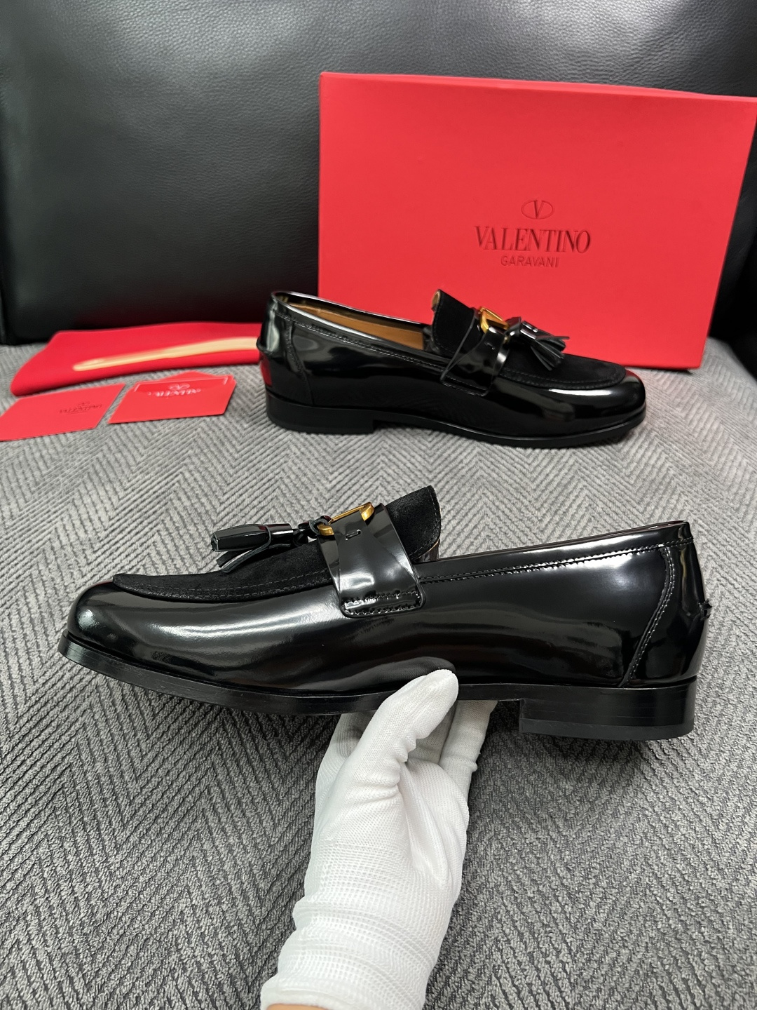 VALENTINO  高品质  顶级工艺品  华伦天奴，皮鞋专柜同步，鞋面意大利进口，高品质复杂工艺品，进口牛皮里垫柔软