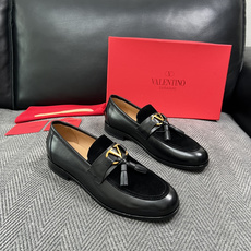 VALENTINO 高品质 顶级工艺品 华伦天奴,皮鞋专柜同步,鞋面意大利进口,高品质复杂工艺品,进口牛皮里垫柔软 VALENTINO 高品质 顶级工艺品 华伦天奴,皮鞋专柜同步,鞋面意大利进口,高品质复杂工艺品,进口牛皮里垫柔软