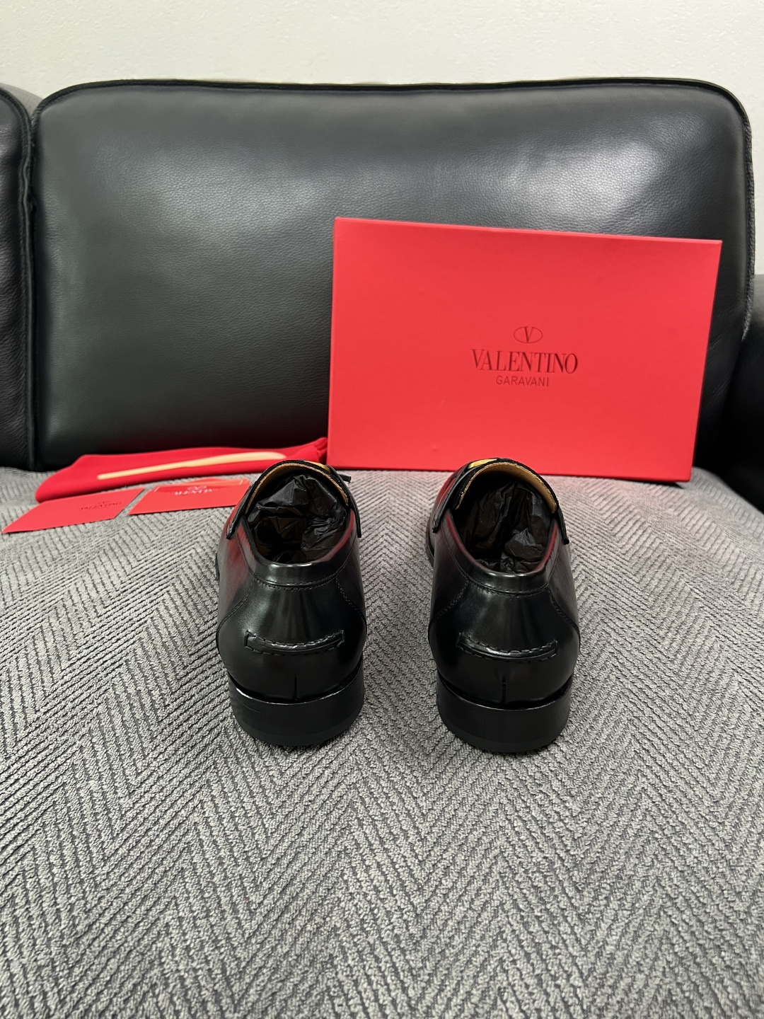 VALENTINO  高品质  顶级工艺品  华伦天奴，皮鞋专柜同步，鞋面意大利进口，高品质复杂工艺品，进口牛皮里垫柔软