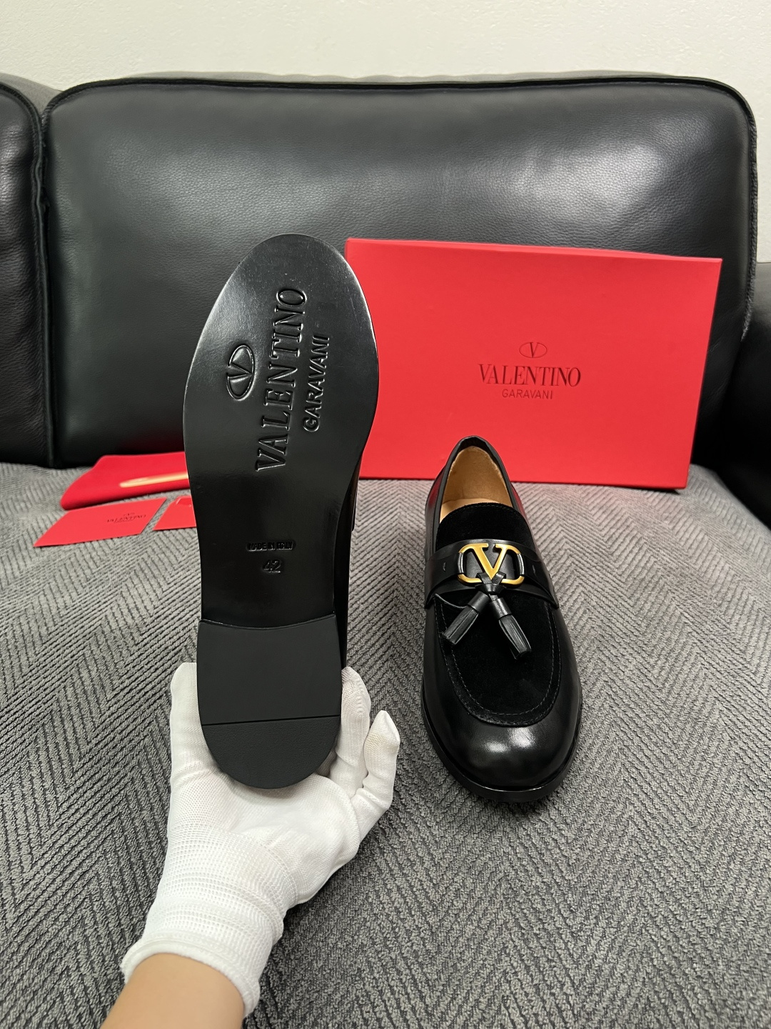 VALENTINO  高品质  顶级工艺品  华伦天奴，皮鞋专柜同步，鞋面意大利进口，高品质复杂工艺品，进口牛皮里垫柔软