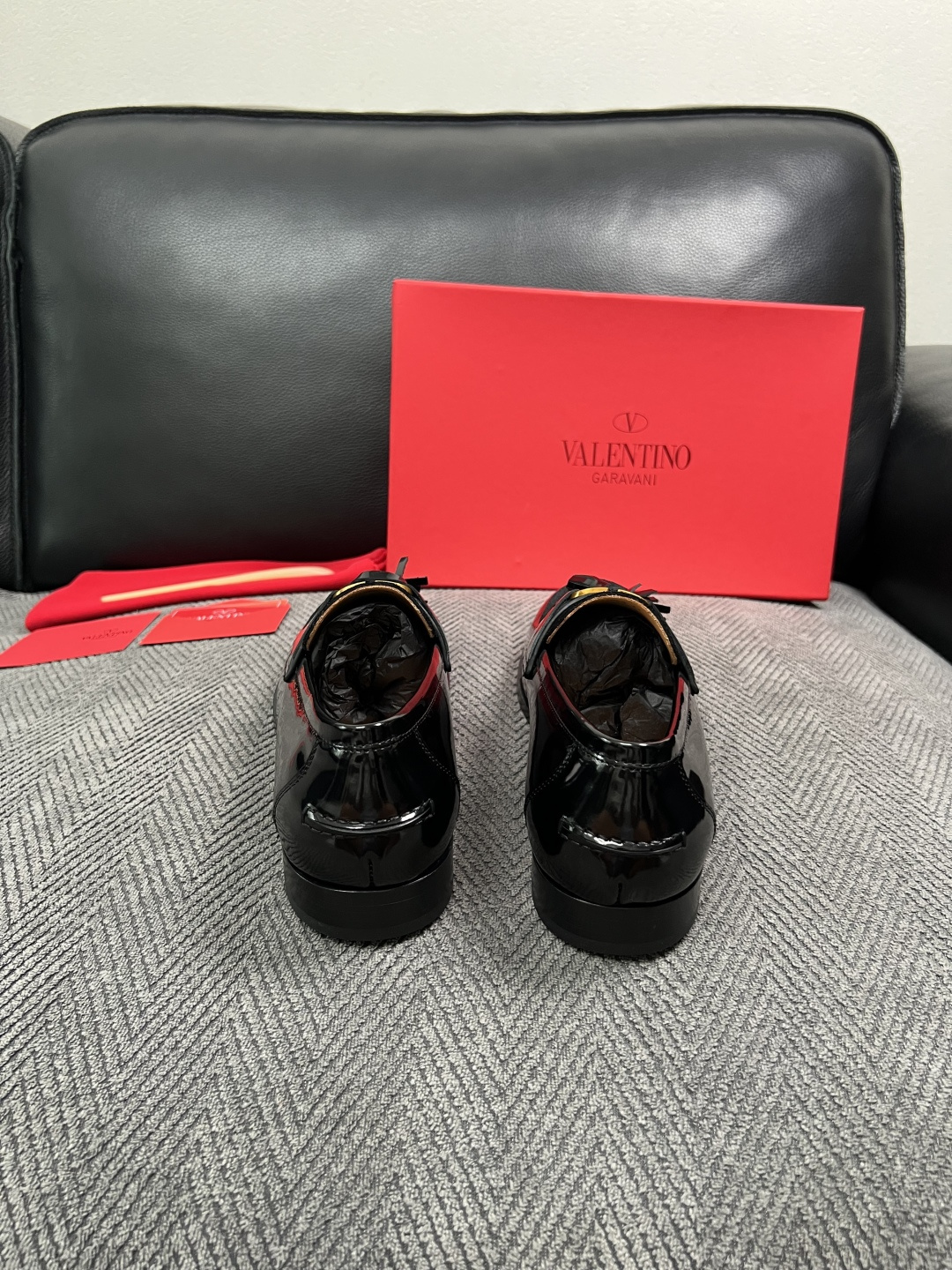 VALENTINO  高品质  顶级工艺品  华伦天奴，皮鞋专柜同步，鞋面意大利进口，高品质复杂工艺品，进口牛皮里垫柔软