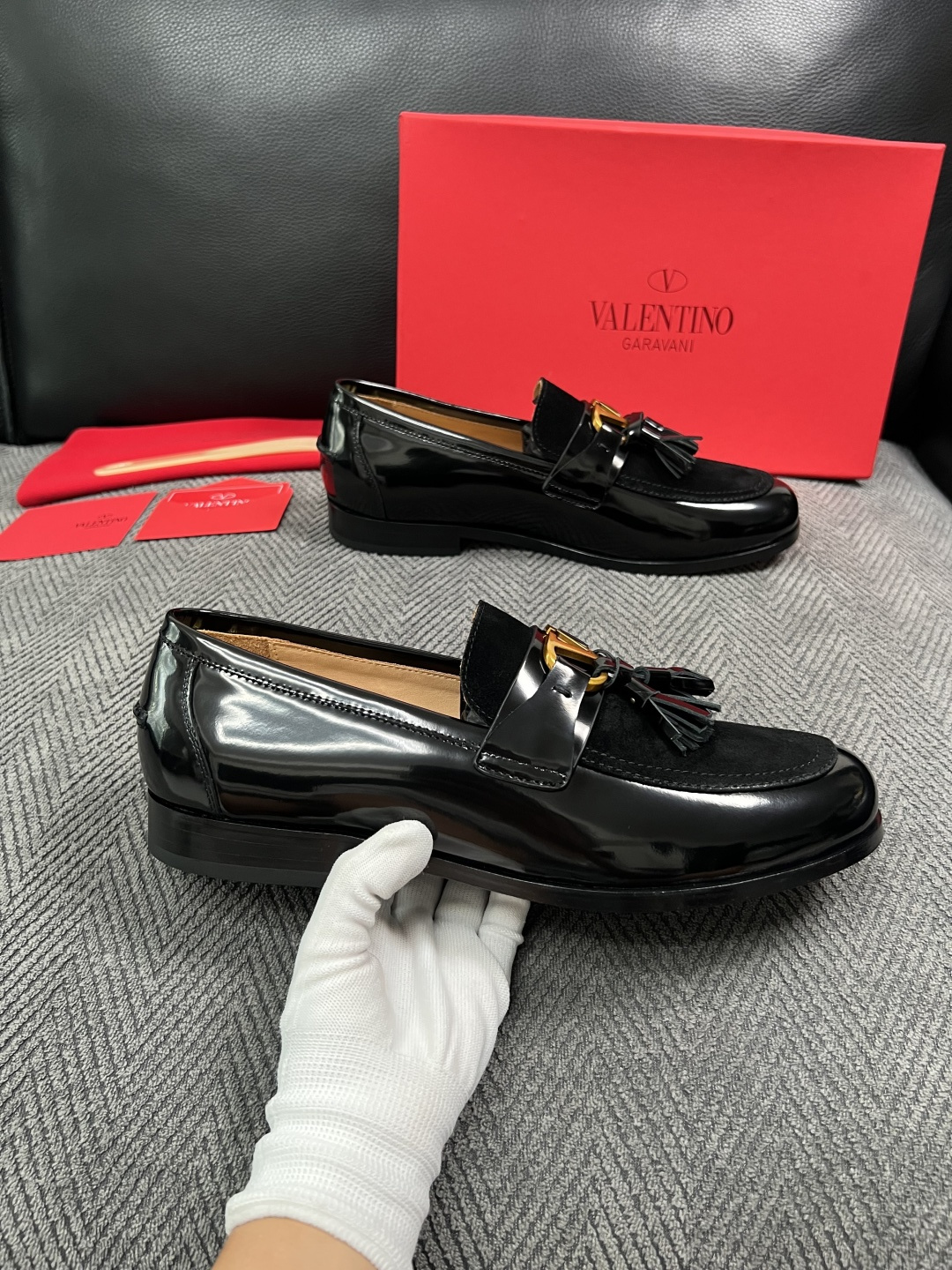 VALENTINO  高品质  顶级工艺品  华伦天奴，皮鞋专柜同步，鞋面意大利进口，高品质复杂工艺品，进口牛皮里垫柔软