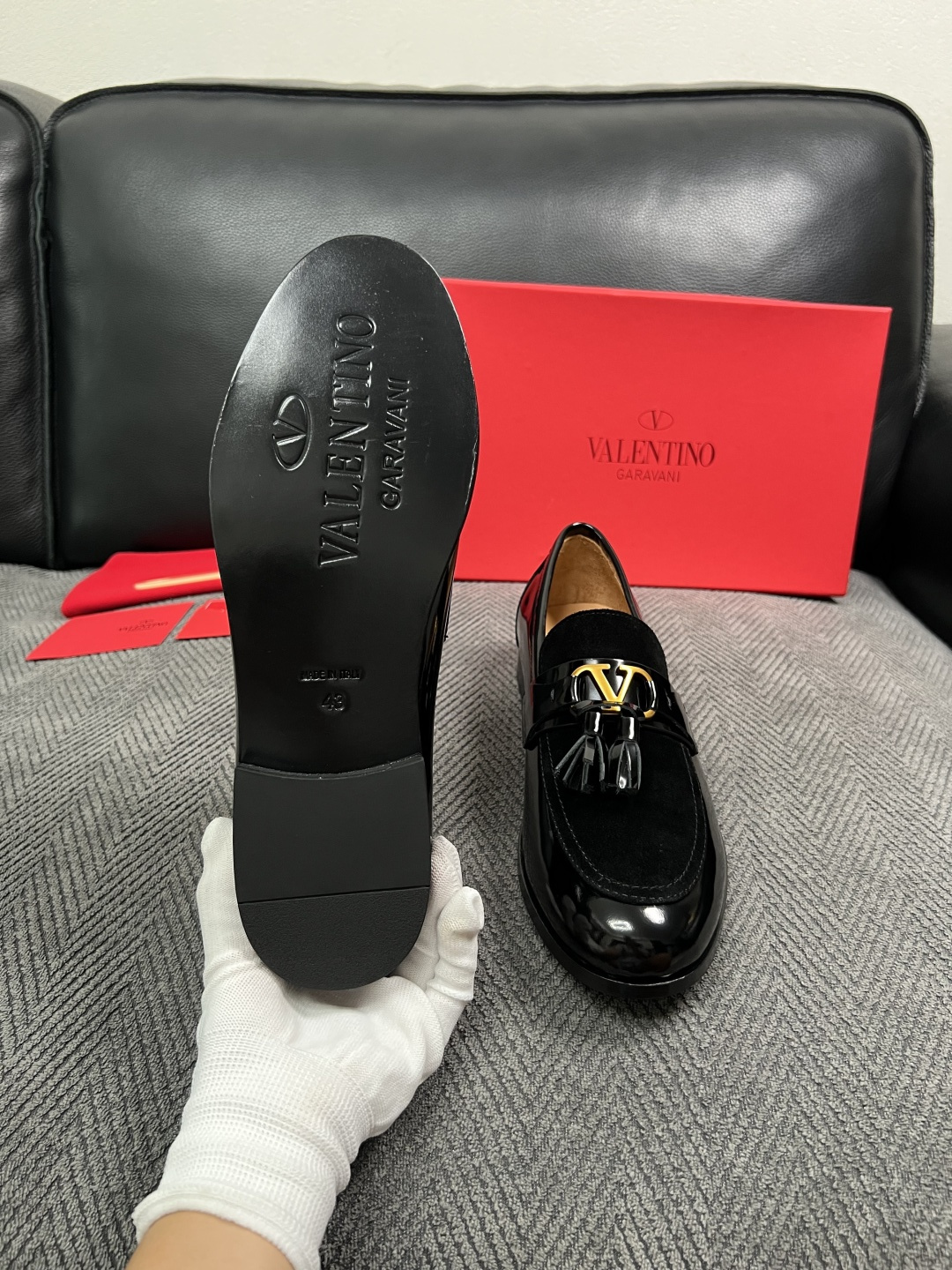 VALENTINO  高品质  顶级工艺品  华伦天奴，皮鞋专柜同步，鞋面意大利进口，高品质复杂工艺品，进口牛皮里垫柔软