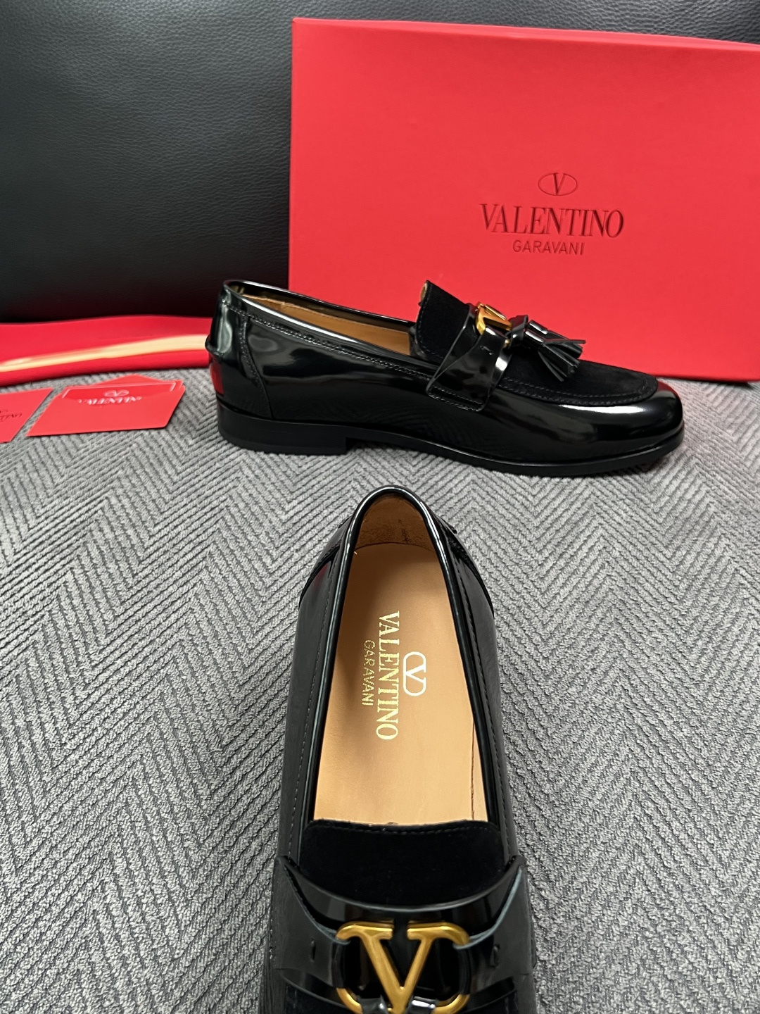 VALENTINO  高品质  顶级工艺品  华伦天奴，皮鞋专柜同步，鞋面意大利进口，高品质复杂工艺品，进口牛皮里垫柔软