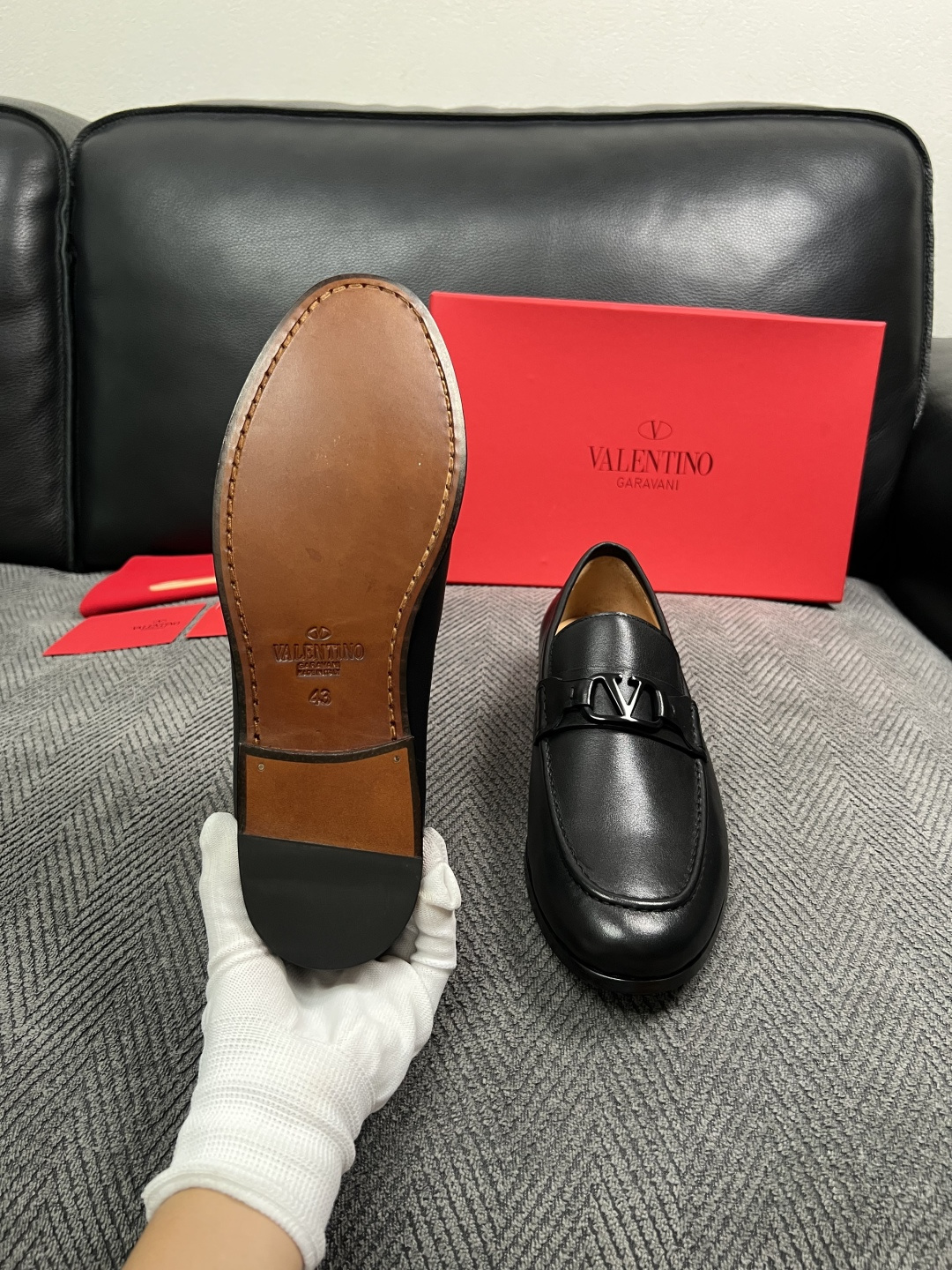 VALENTINO  高品质  顶级工艺品  华伦天奴，皮鞋专柜同步，鞋面意大利进口，高品质复杂工艺品，进口牛皮里垫柔软