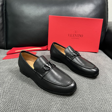 VALENTINO 高品质 顶级工艺品 华伦天奴,皮鞋专柜同步,鞋面意大利进口,高品质复杂工艺品,进口牛皮里垫柔软 VALENTINO 高品质 顶级工艺品 华伦天奴,皮鞋专柜同步,鞋面意大利进口,高品质复杂工艺品,进口牛皮里垫柔软
