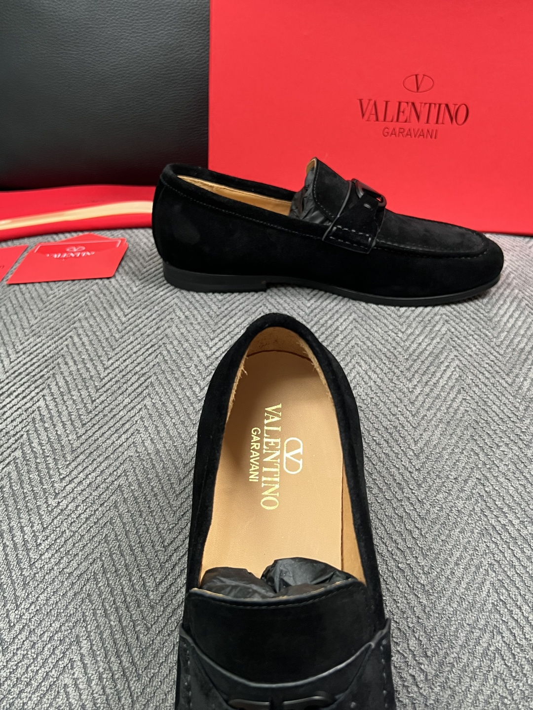VALENTINO  高品质  顶级工艺品  华伦天奴，皮鞋专柜同步，鞋面意大利进口，高品质复杂工艺品，进口牛皮里垫柔软