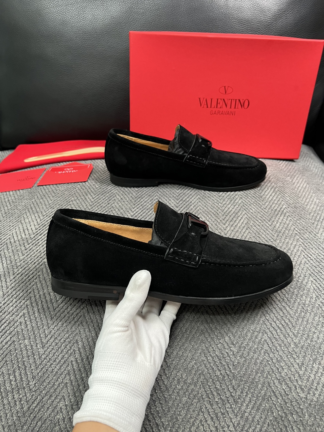 VALENTINO  高品质  顶级工艺品  华伦天奴，皮鞋专柜同步，鞋面意大利进口，高品质复杂工艺品，进口牛皮里垫柔软
