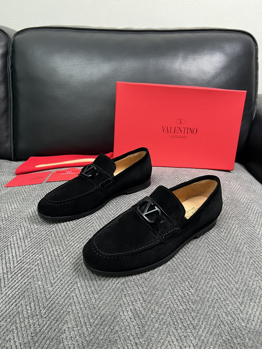 VALENTINO  高品质  顶级工艺品  华伦天奴，皮鞋专柜同步，鞋面意大利进口，高品质复杂工艺品，进口牛皮里垫柔软