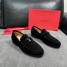 VALENTINO 高品质 顶级工艺品 华伦天奴,皮鞋专柜同步,鞋面意大利进口,高品质复杂工艺品,进口牛皮里垫柔软 VALENTINO 高品质 顶级工艺品 华伦天奴,皮鞋专柜同步,鞋面意大利进口,高品质复杂工艺品,进口牛皮里垫柔软