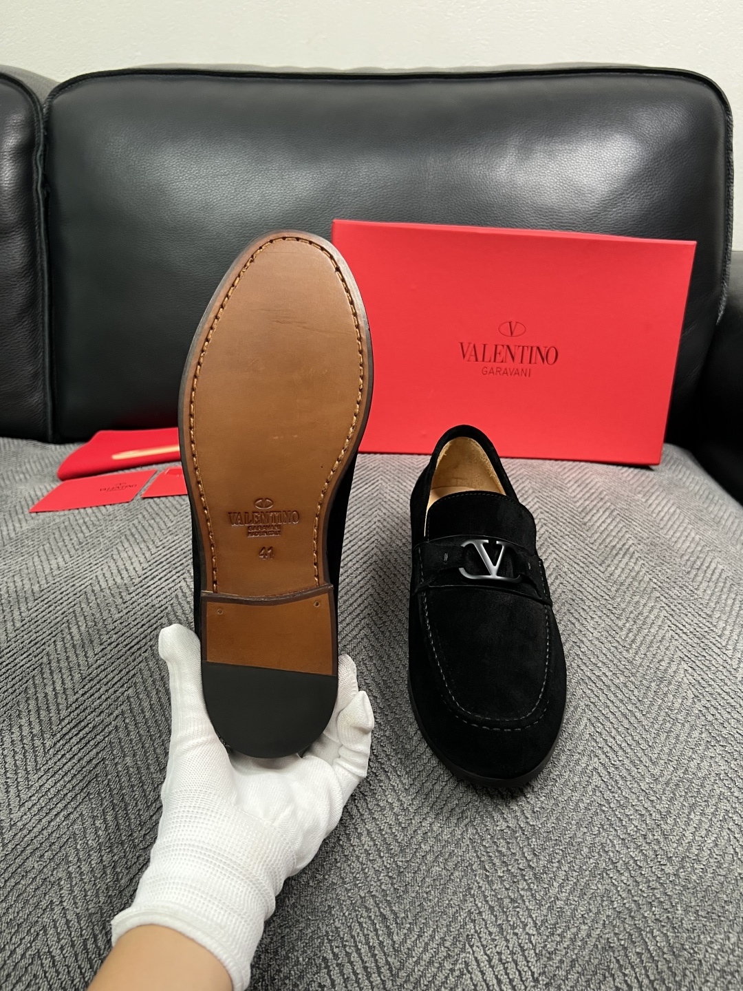 VALENTINO  高品质  顶级工艺品  华伦天奴，皮鞋专柜同步，鞋面意大利进口，高品质复杂工艺品，进口牛皮里垫柔软