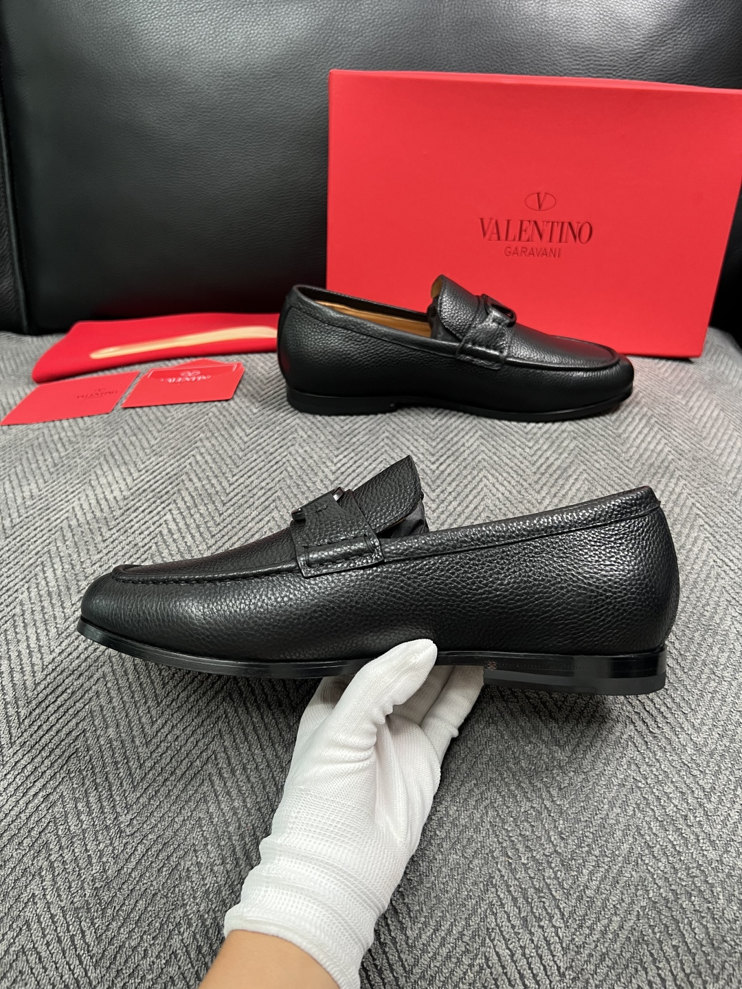 VALENTINO  高品质  顶级工艺品  华伦天奴，皮鞋专柜同步，鞋面意大利进口，高品质复杂工艺品，进口牛皮里垫柔软