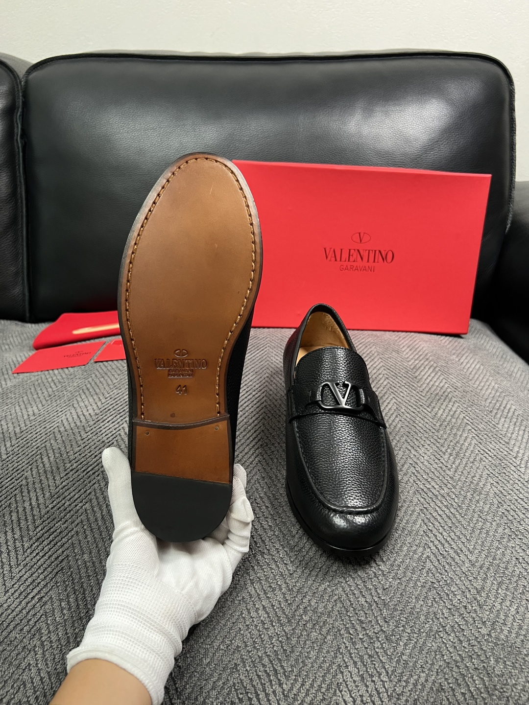 VALENTINO  高品质  顶级工艺品  华伦天奴，皮鞋专柜同步，鞋面意大利进口，高品质复杂工艺品，进口牛皮里垫柔软