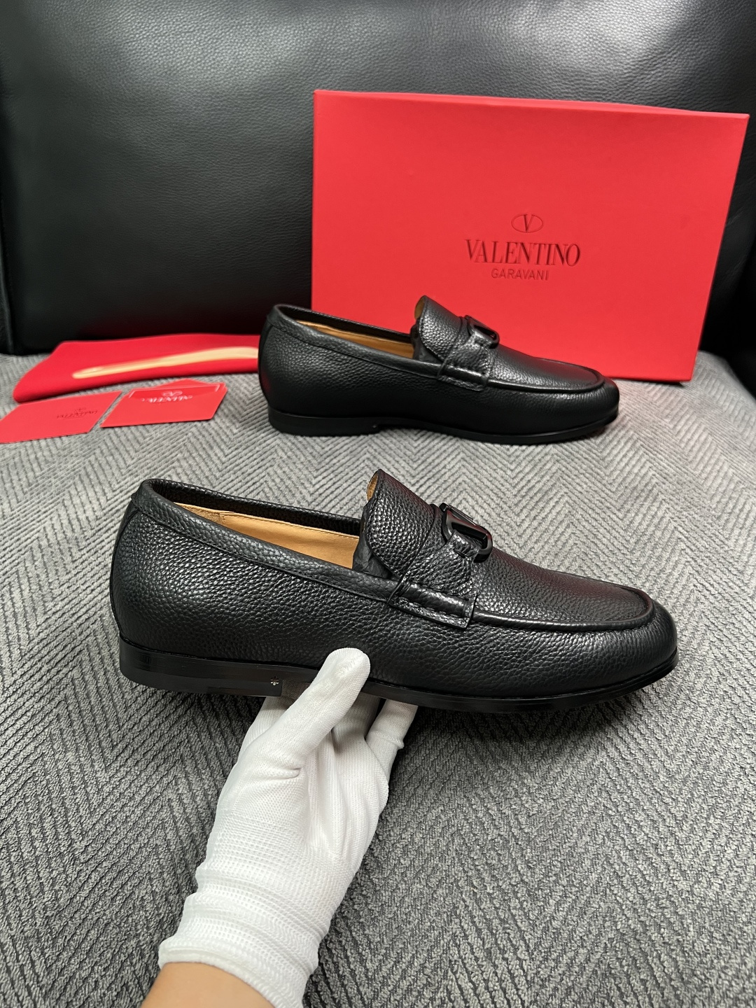 VALENTINO  高品质  顶级工艺品  华伦天奴，皮鞋专柜同步，鞋面意大利进口，高品质复杂工艺品，进口牛皮里垫柔软