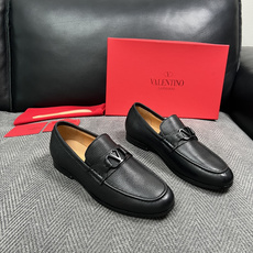 VALENTINO 高品质 顶级工艺品 华伦天奴,皮鞋专柜同步,鞋面意大利进口,高品质复杂工艺品,进口牛皮里垫柔软 VALENTINO 高品质 顶级工艺品 华伦天奴,皮鞋专柜同步,鞋面意大利进口,高品质复杂工艺品,进口牛皮里垫柔软