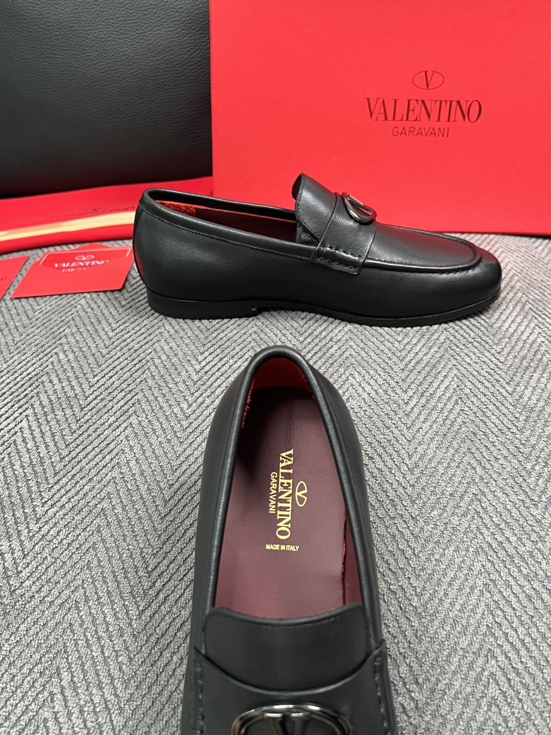 VALENTINO  高品质  顶级工艺品  华伦天奴，皮鞋专柜同步，鞋面意大利进口，高品质复杂工艺品，进口牛皮里垫柔软