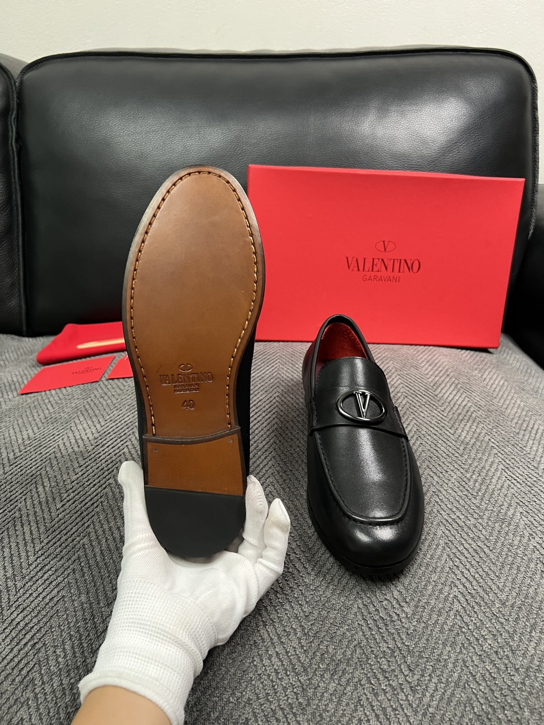VALENTINO  高品质  顶级工艺品  华伦天奴，皮鞋专柜同步，鞋面意大利进口，高品质复杂工艺品，进口牛皮里垫柔软