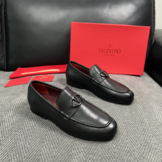 VALENTINO 高品质 顶级工艺品 华伦天奴,皮鞋专柜同步,鞋面意大利进口,高品质复杂工艺品,进口牛皮里垫柔软 VALENTINO 高品质 顶级工艺品 华伦天奴,皮鞋专柜同步,鞋面意大利进口,高品质复杂工艺品,进口牛皮里垫柔软