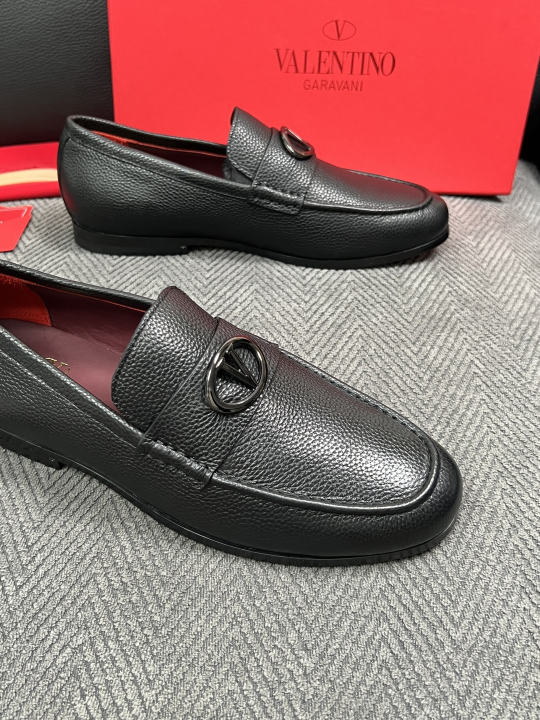 VALENTINO  高品质  顶级工艺品  华伦天奴，皮鞋专柜同步，鞋面意大利进口，高品质复杂工艺品，进口牛皮里垫柔软