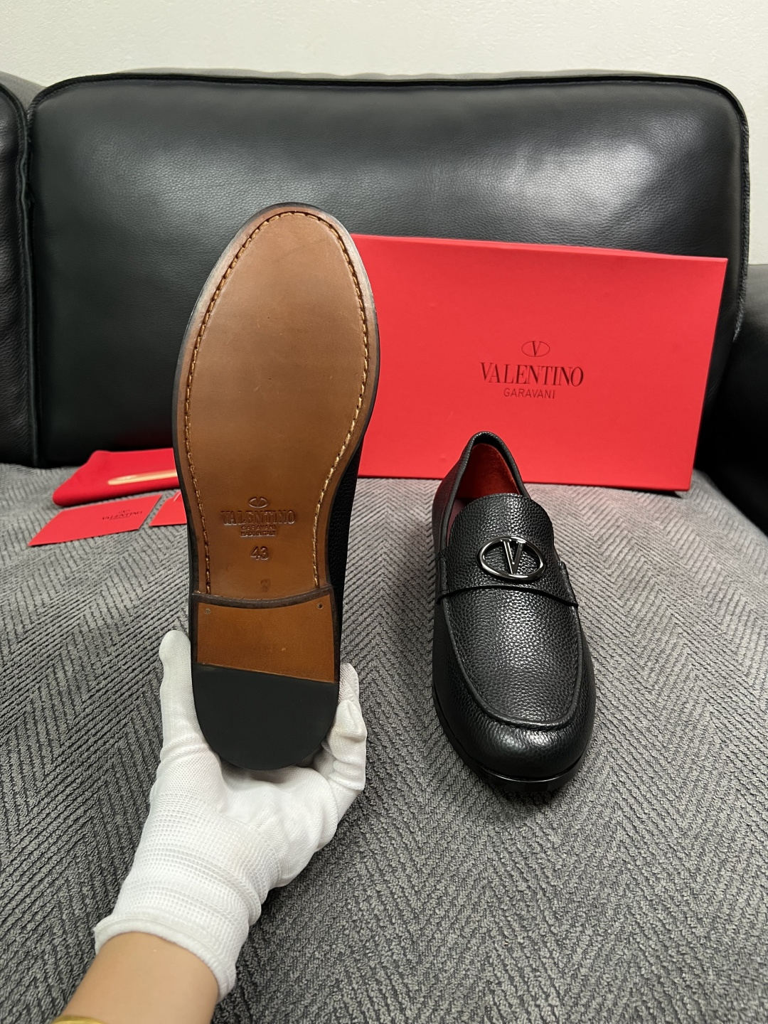 VALENTINO  高品质  顶级工艺品  华伦天奴，皮鞋专柜同步，鞋面意大利进口，高品质复杂工艺品，进口牛皮里垫柔软
