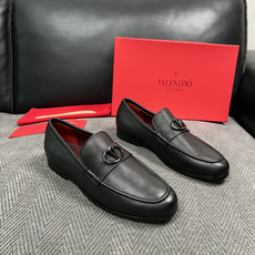 VALENTINO 高品质 顶级工艺品 华伦天奴,皮鞋专柜同步,鞋面意大利进口,高品质复杂工艺品,进口牛皮里垫柔软 VALENTINO 高品质 顶级工艺品 华伦天奴,皮鞋专柜同步,鞋面意大利进口,高品质复杂工艺品,进口牛皮里垫柔软