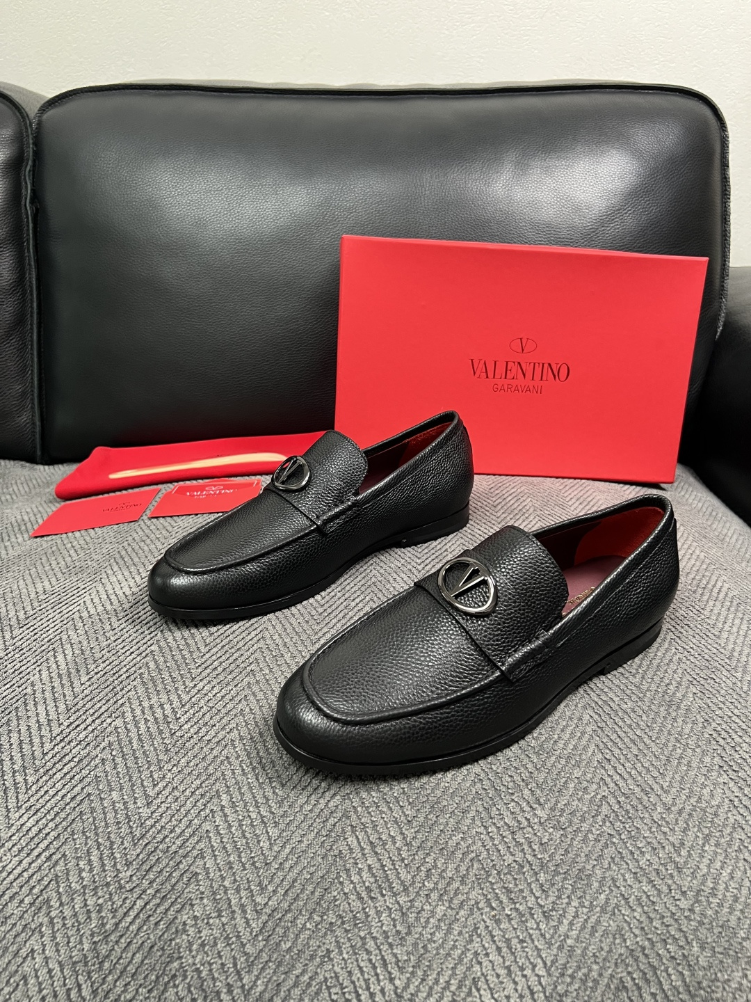 VALENTINO  高品质  顶级工艺品  华伦天奴，皮鞋专柜同步，鞋面意大利进口，高品质复杂工艺品，进口牛皮里垫柔软