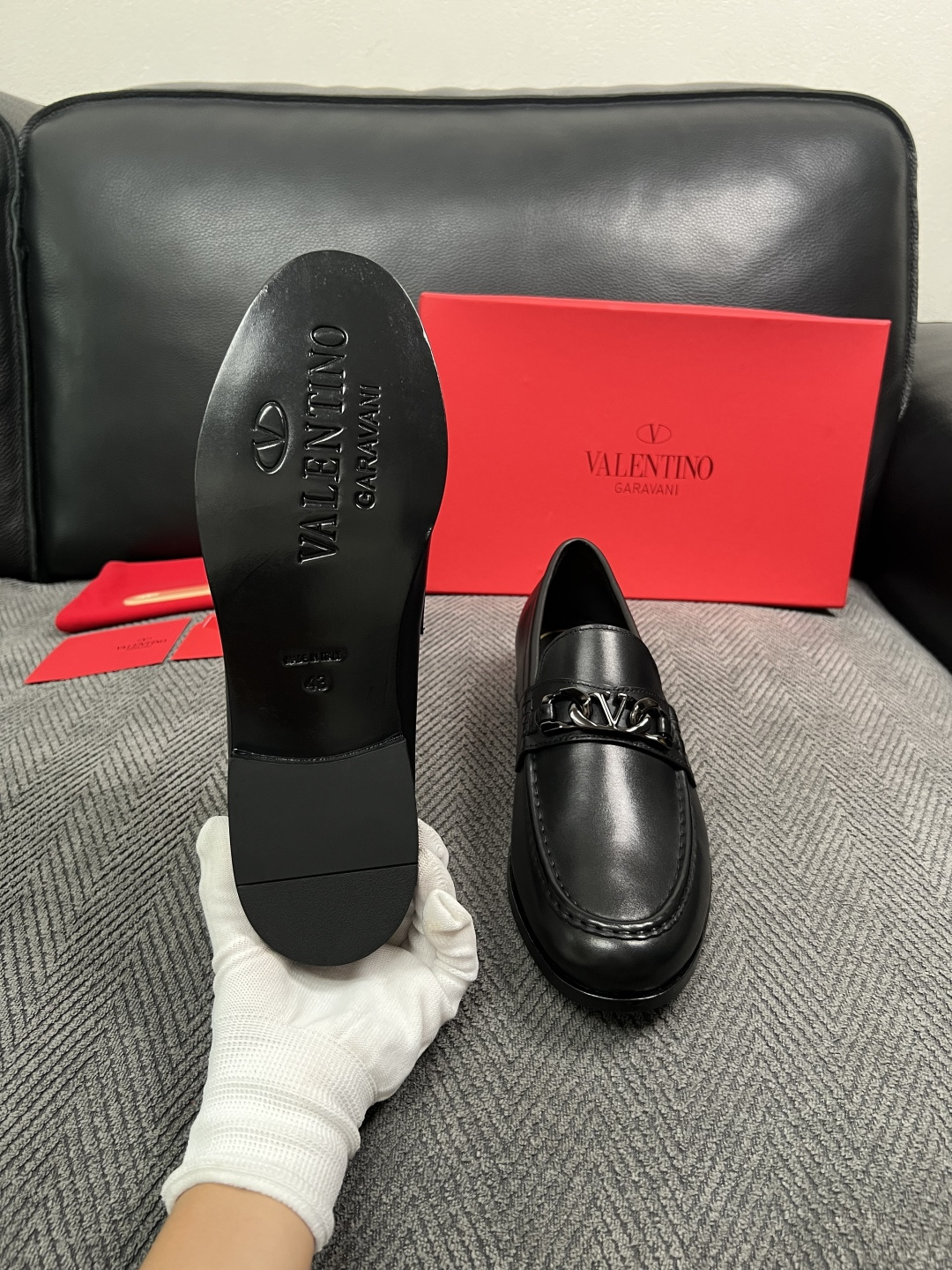 VALENTINO  高品质  顶级工艺品  华伦天奴，皮鞋专柜同步，鞋面意大利进口，高品质复杂工艺品，进口牛皮里垫柔软
